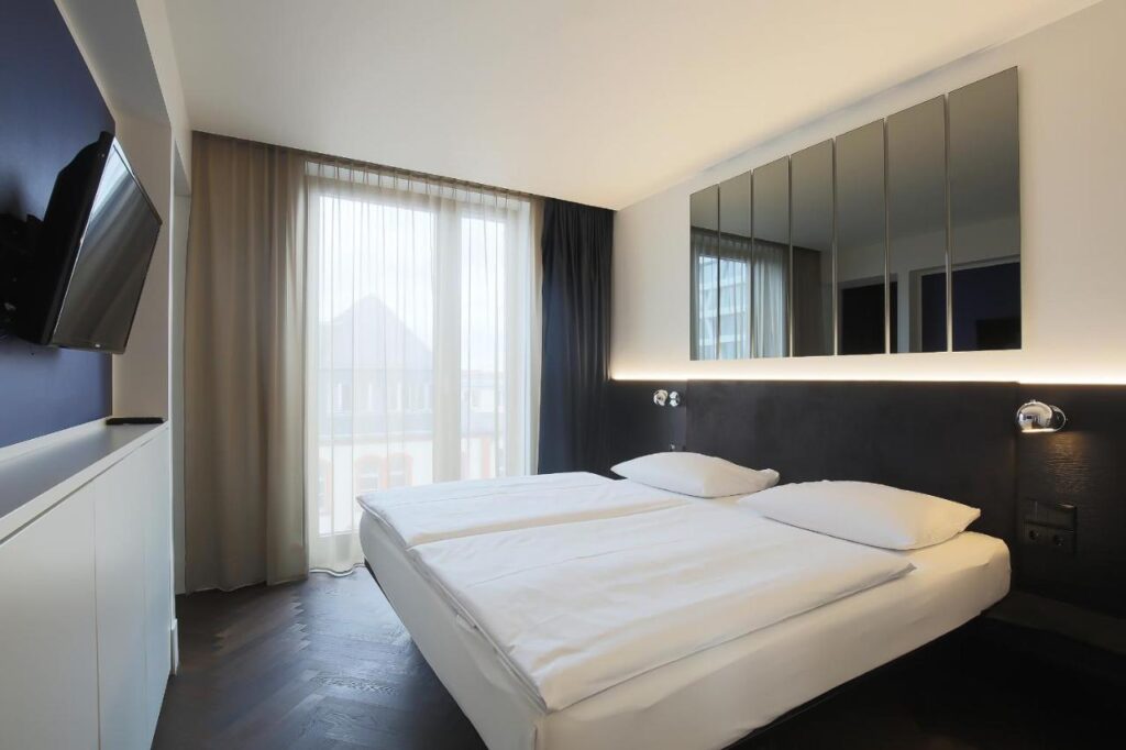 מלון Hotel AMANO Grand Central